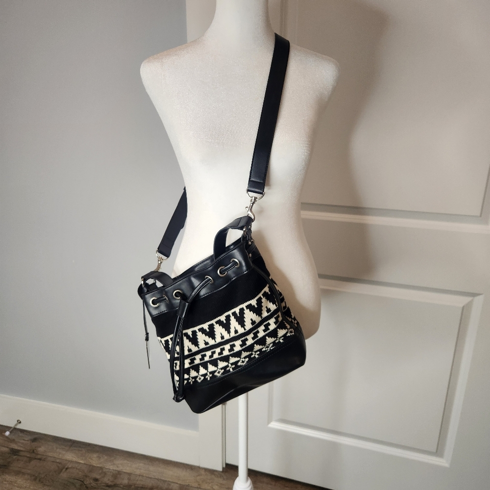American‎ Living Black and White Geometric Bucket Bag Purse